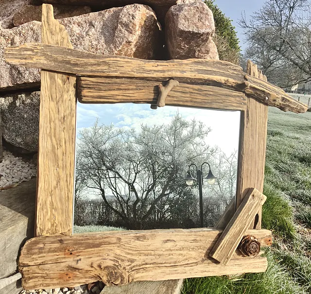 Miroir en bois flotté 80 €